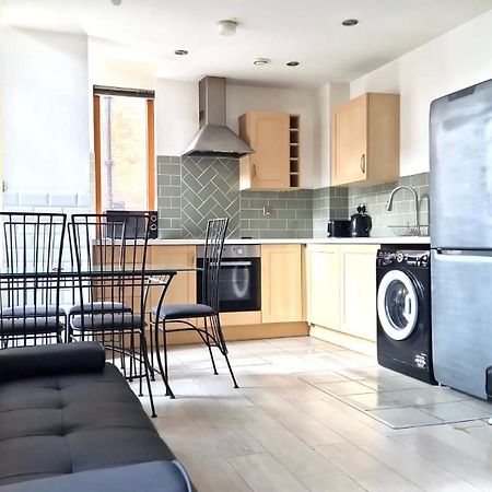 Central Spacious Манчестър Екстериор снимка